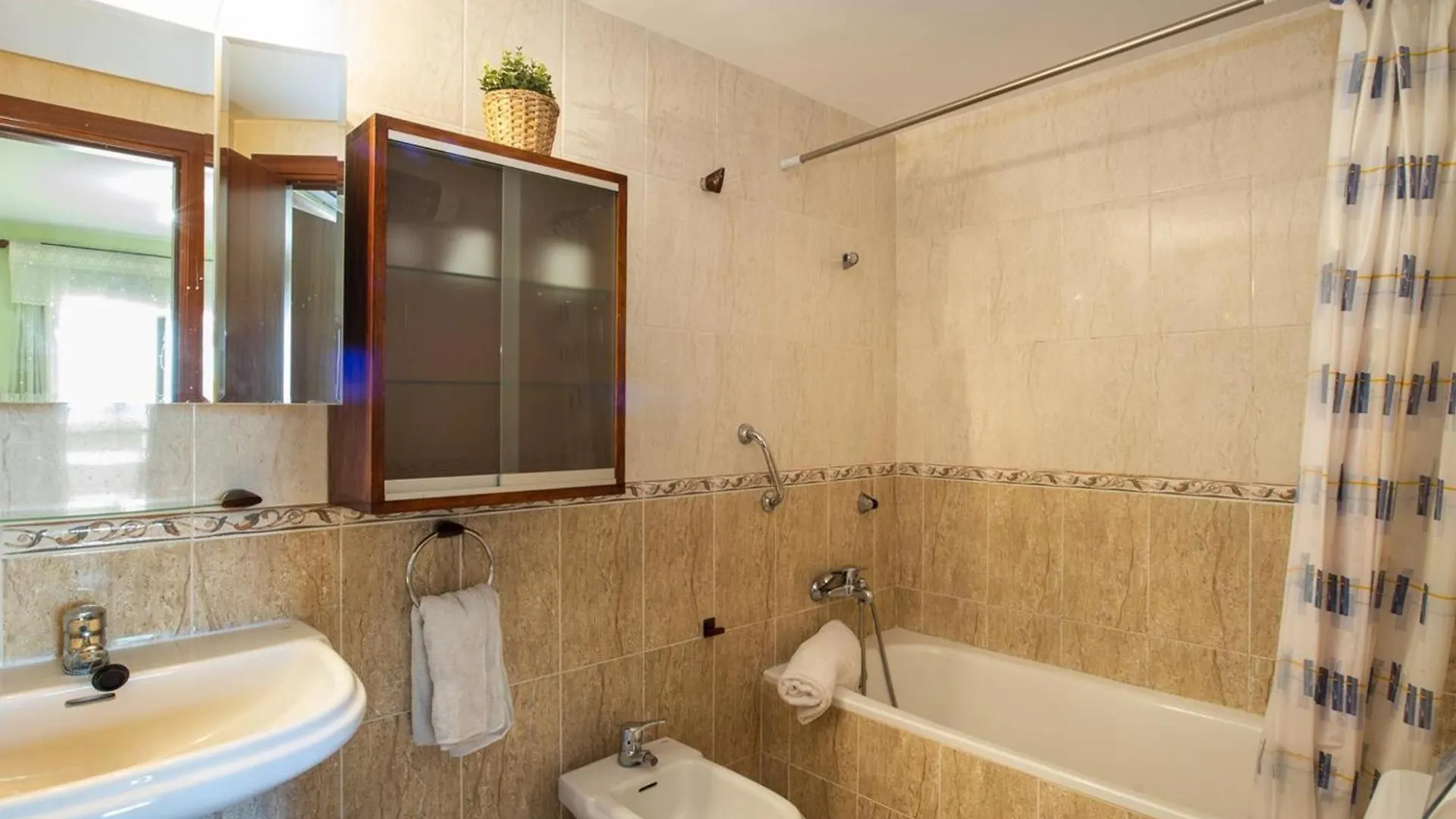 Apartamento En Empuriabrava: Frente Al Mar, Piscinas, Parking Y Vistas A La Bahia - Hisp-288-39