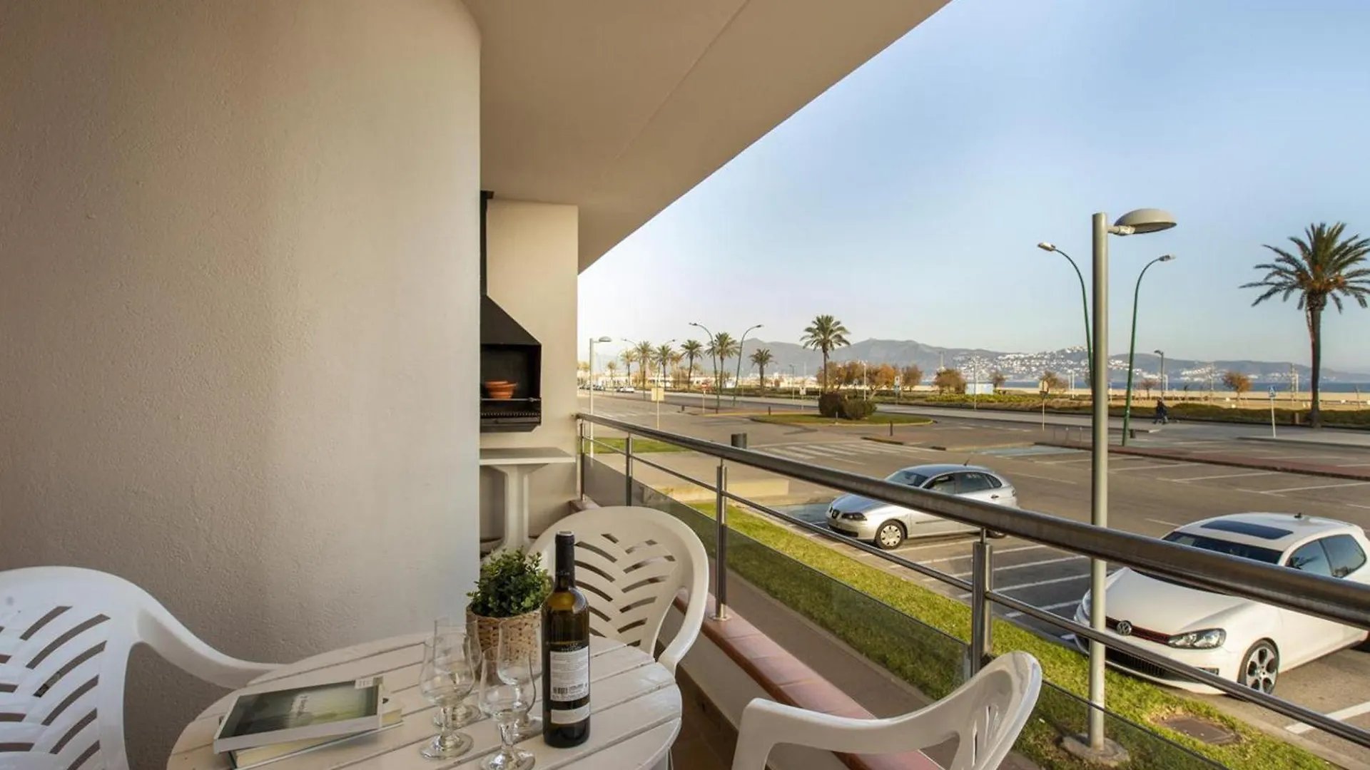 Апартаменты Apartamento En Empuriabrava: Frente Al Mar, Piscinas, Parking Y Vistas A La Bahia - Hisp-288-39