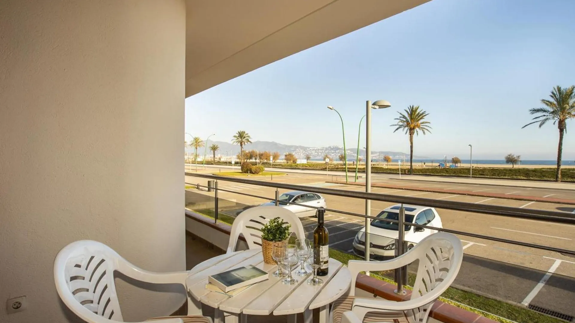 Apartamento En Empuriabrava: Frente Al Mar, Piscinas, Parking Y Vistas A La Bahia - Hisp-288-39